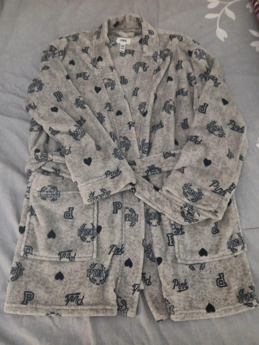 PINK Victoria's Secret Gray Plush Logo & Heart Fleece Robe